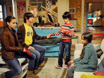 Los Protegidos, el Origen: Los lazos invisibles Los Protegidos, el Origen: Los lazos invisibles