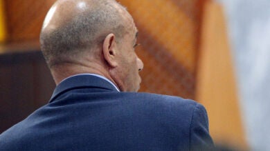 Una de las supuestas víctimas asegura que lo iniciaron en el sexo