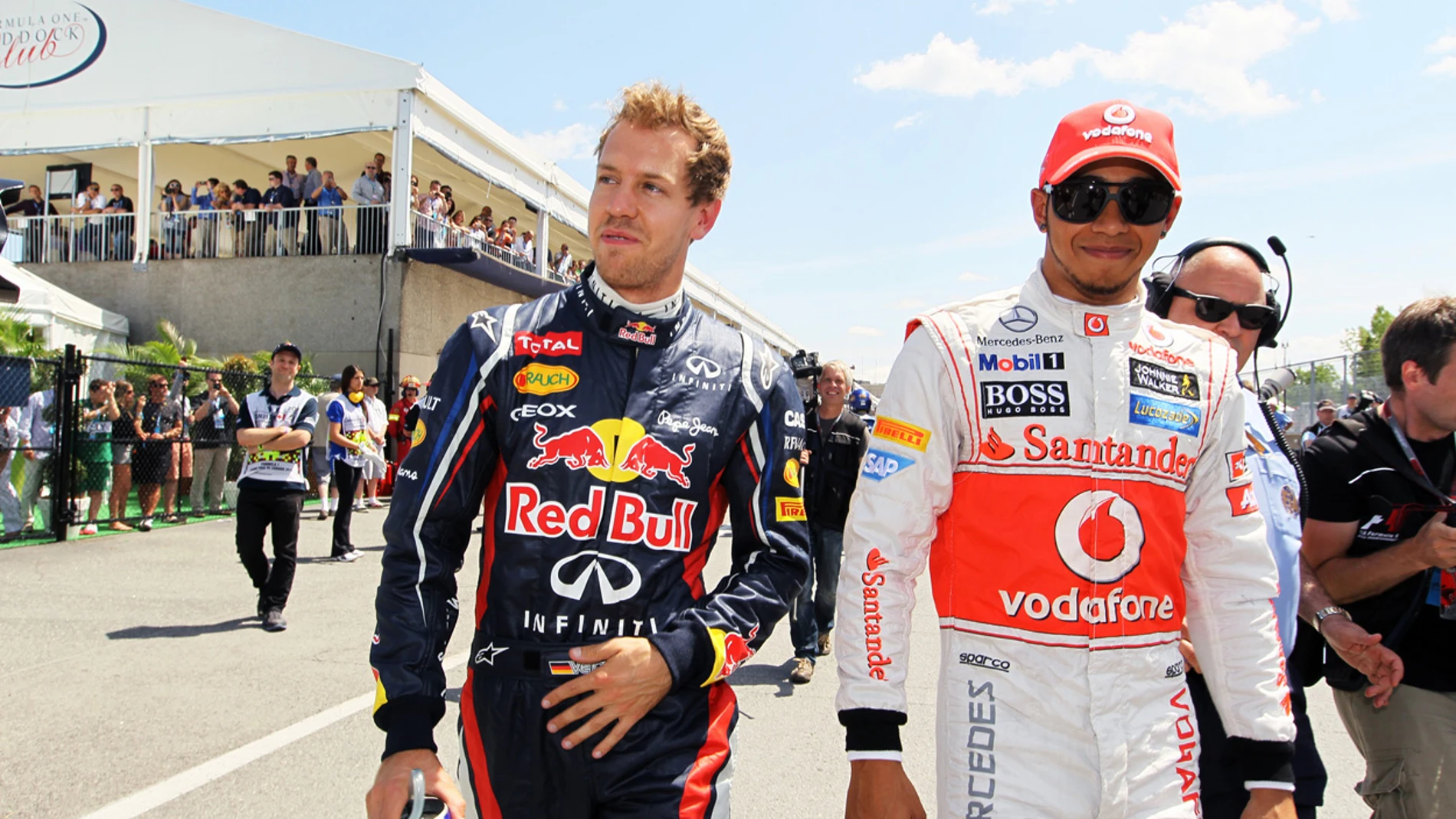 Vettel y Hamilton andan por el paddock