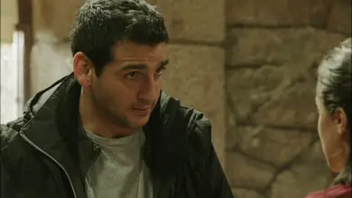 Nacho protege a Vera su manera Nacho protege a Vera su manera