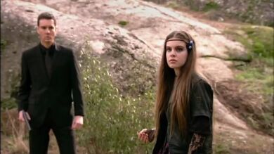 Sandra usa sus poderes para escapar