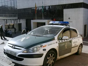 Imagen de un coche de policía en un suceso (Archivo). Imagen de un coche de policía en un suceso (Archivo).