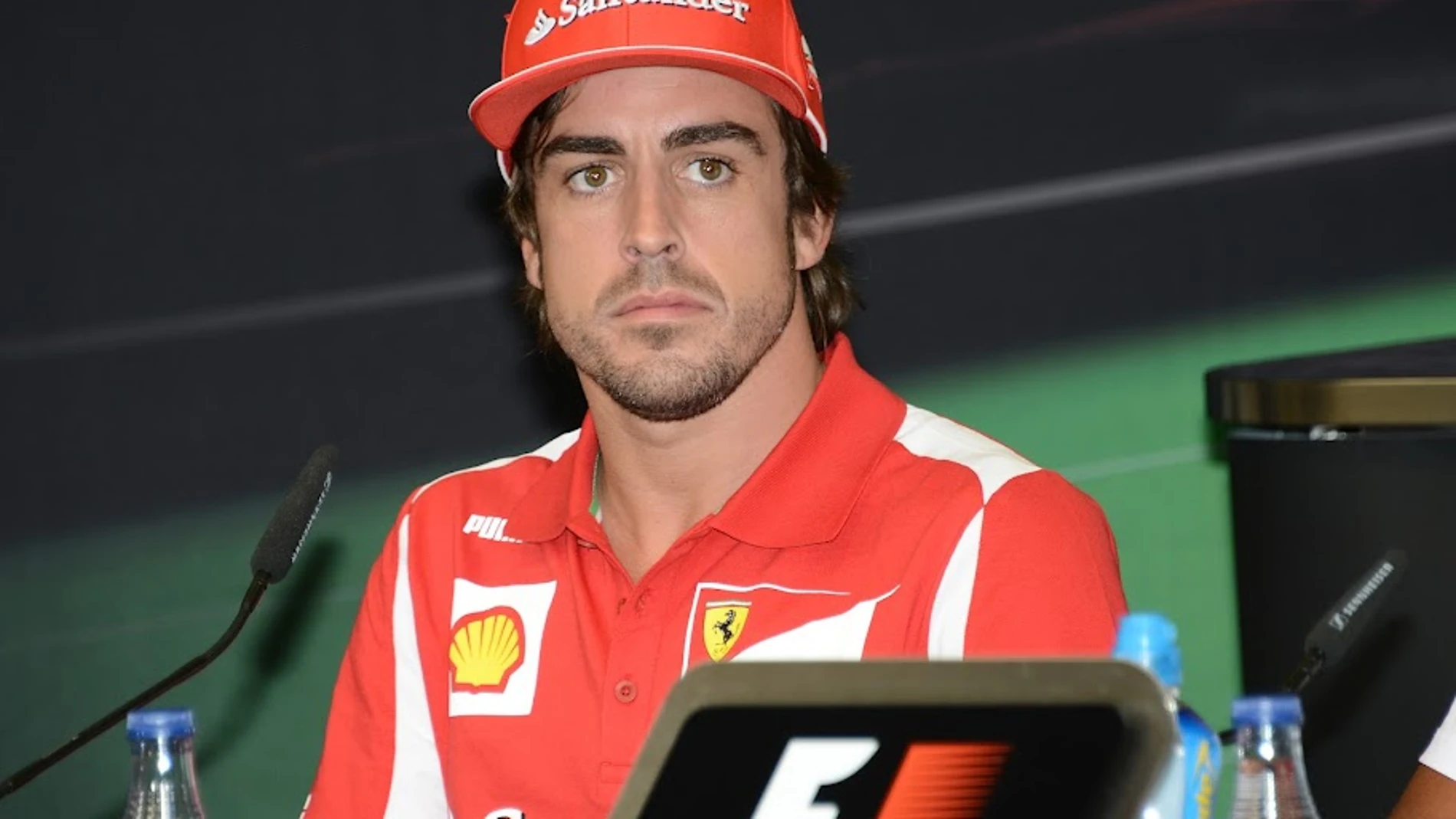 Alonso en la rueda de prensa de la FIA