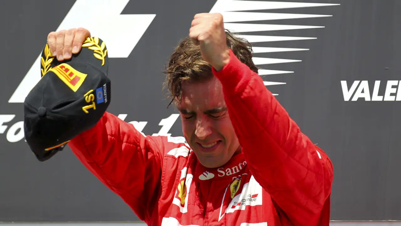 Alonso llora en lo alto del podio del GP de Europa