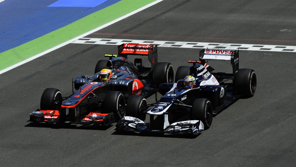 Maldonado lucha con Hamilton