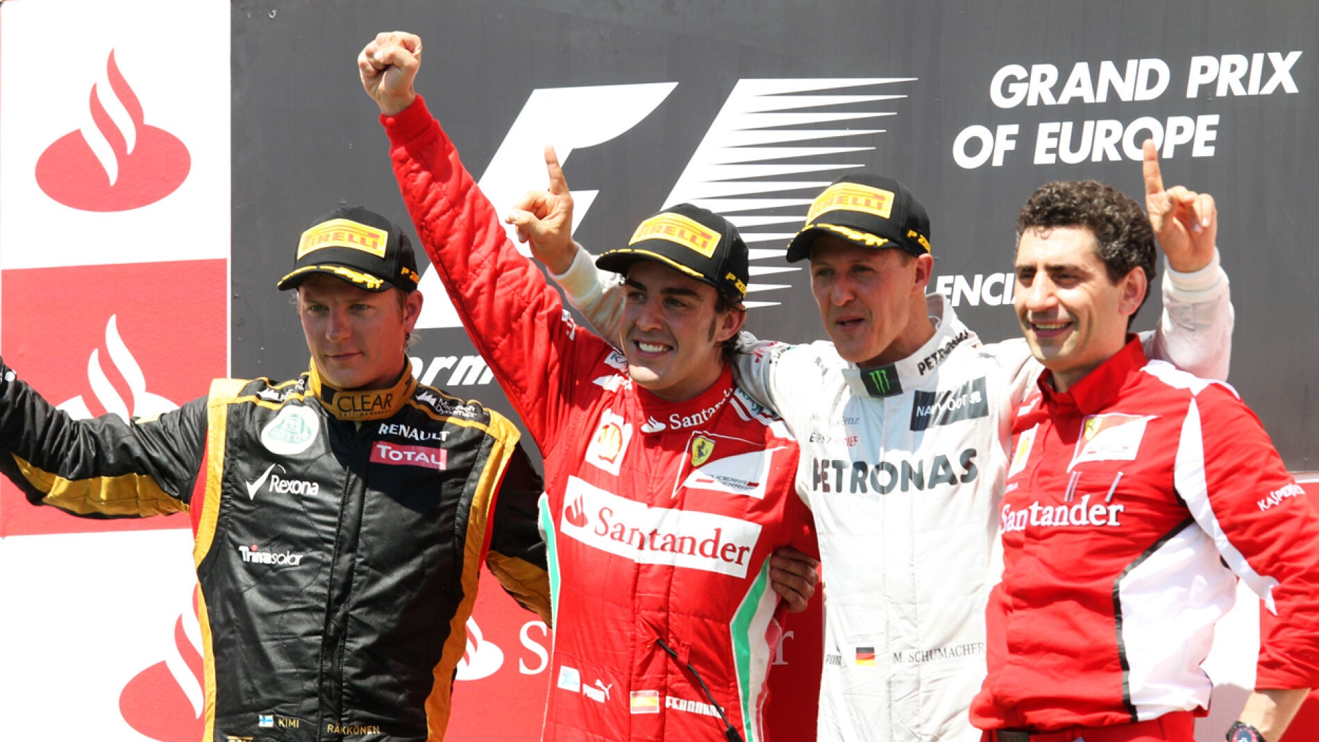 Los campeones en el podio
