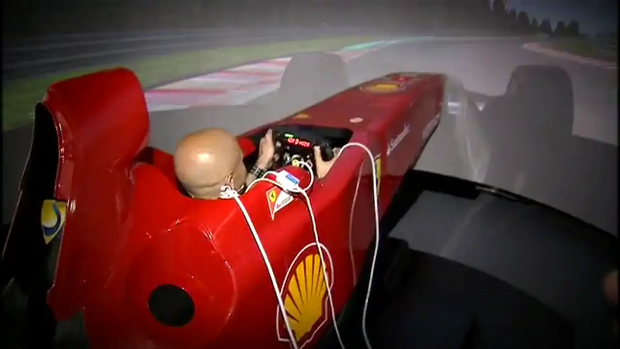 Lobato se sube al simulador del Ferrari