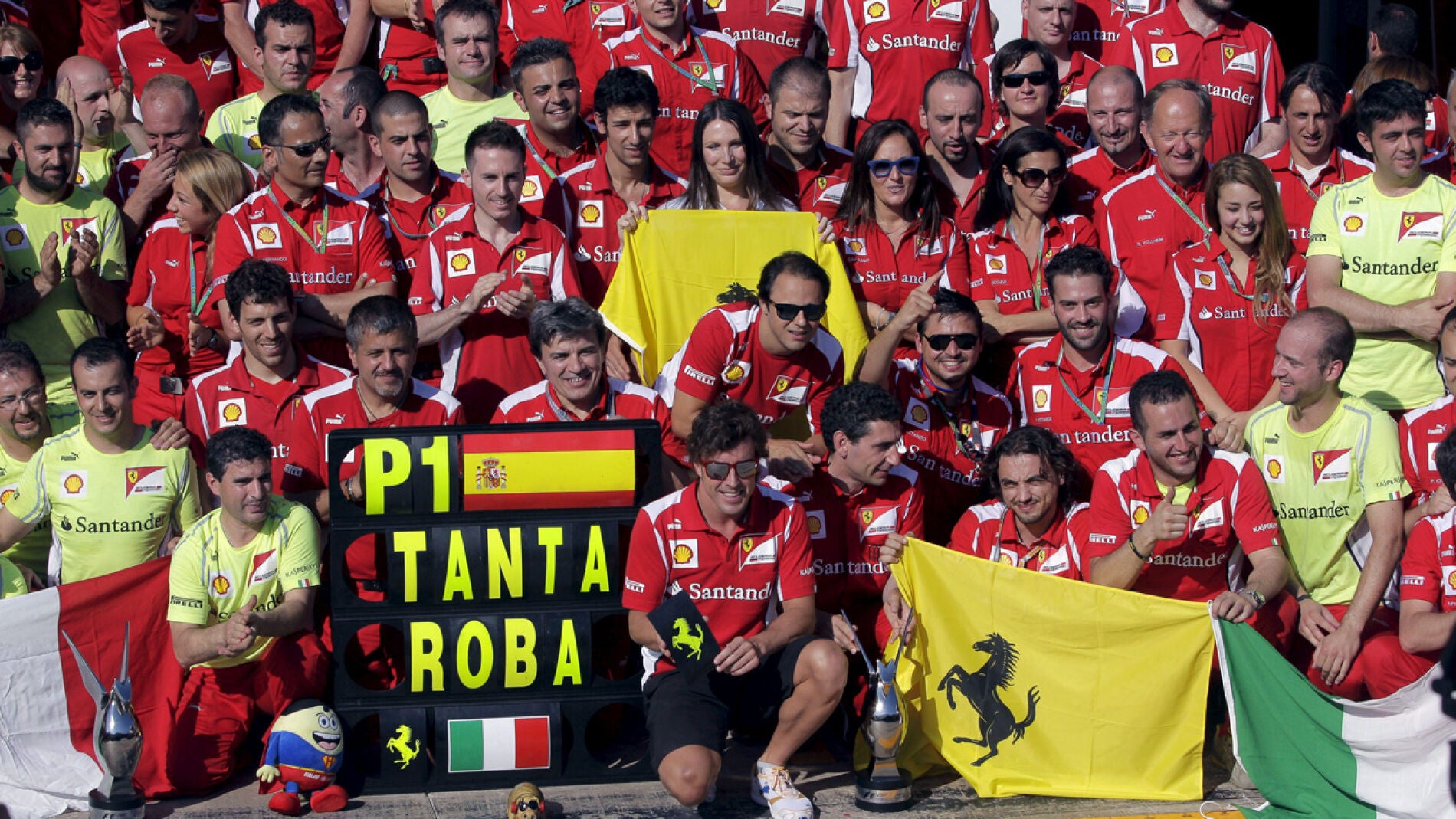 Fernando celebra la victoria 