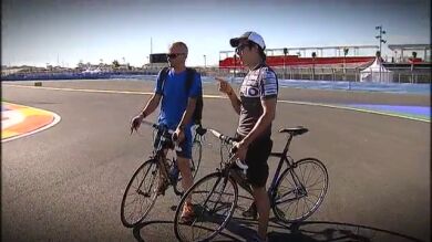 Una vuelta en bicicleta al Valencia Street Circuit... con 'Checo' Pérez