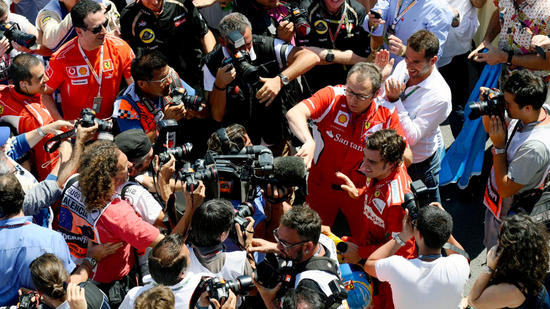 Alonso atiende a los medios