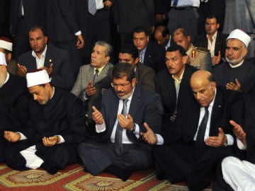 Morsi jura simbólicamente en Tahrir