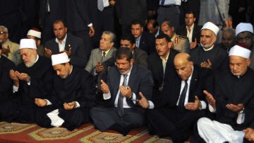 Morsi jura simbólicamente en Tahrir