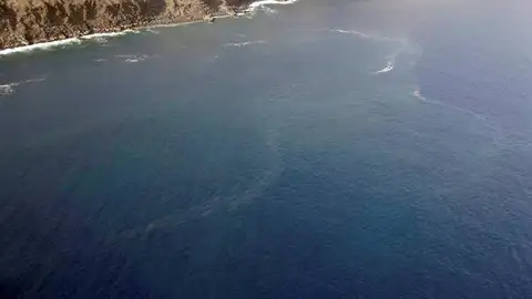 Burbujeo y una mancha blanca frente a El Hierro Burbujeo y una mancha blanca frente a El Hierro