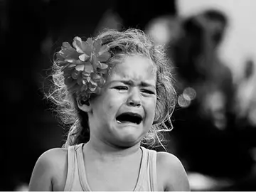 Niña llorando Niña llorando
