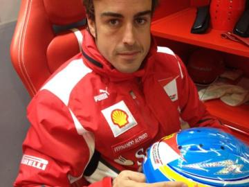 El casco de Alonso, con 'estrella'
