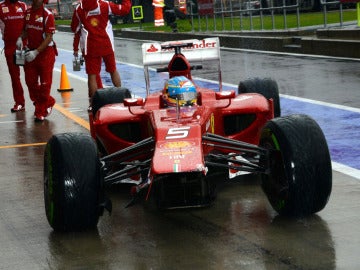 Alonso terminó sin alerón delantero
