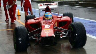 Hamilton 'navega' en los Libres 2; Alonso reserva gomas para la clasificación