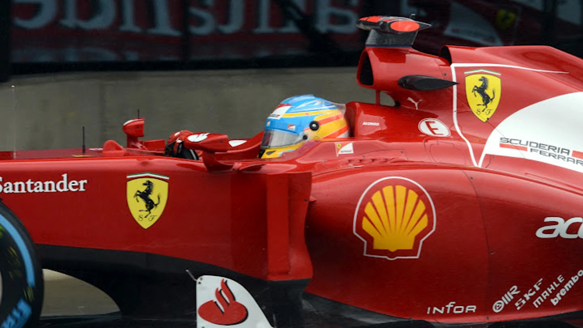 Alonso rueda en Silverstone