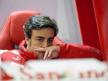 Fernando Alonso en el box