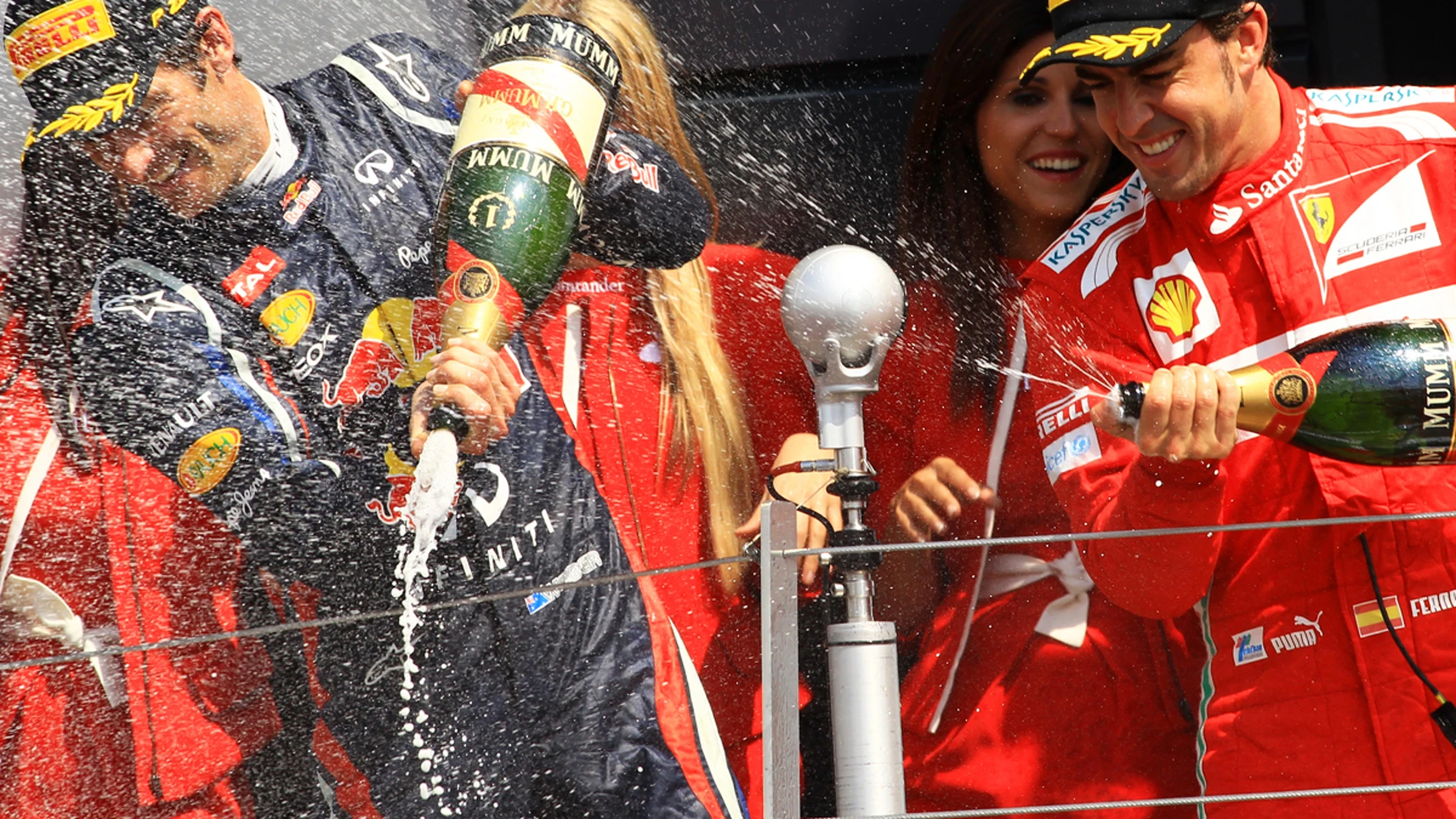 Webber y Alonso celebrando su 1ª y 2ª posición en el GP de Gran Bretaña
