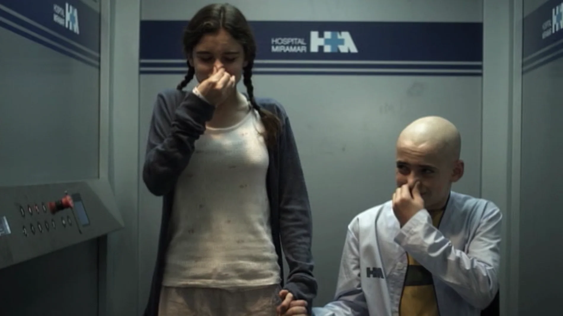 Cristina y Jordi en el ascensor