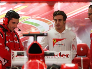 Alonso, junto a Stella y Domenicali