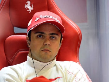 Massa en el box de Ferrari