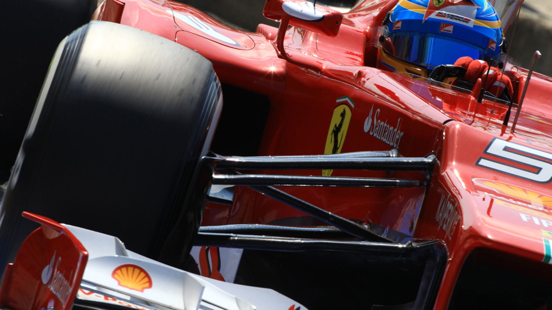 Alonso doma el Ferrari