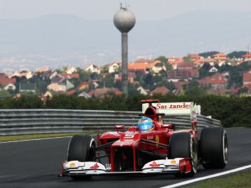 Alonso rueda en Hungría