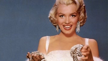 Marilyn Monroe cargada de diamantes
