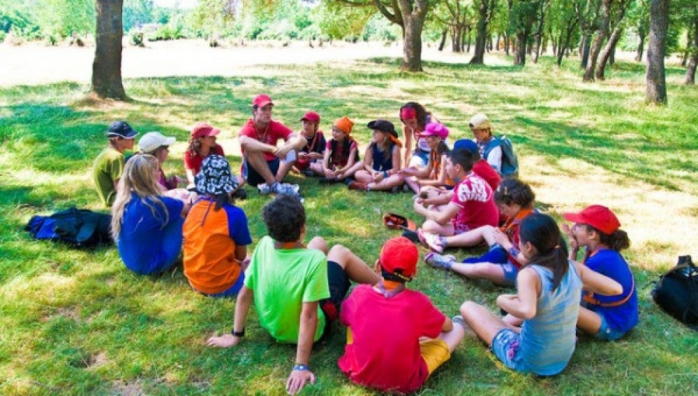 niños campamento