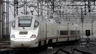 Renfe cifra el seguimiento de la huelga en el 4% y los sindicatos lo sitúan en el 70%
