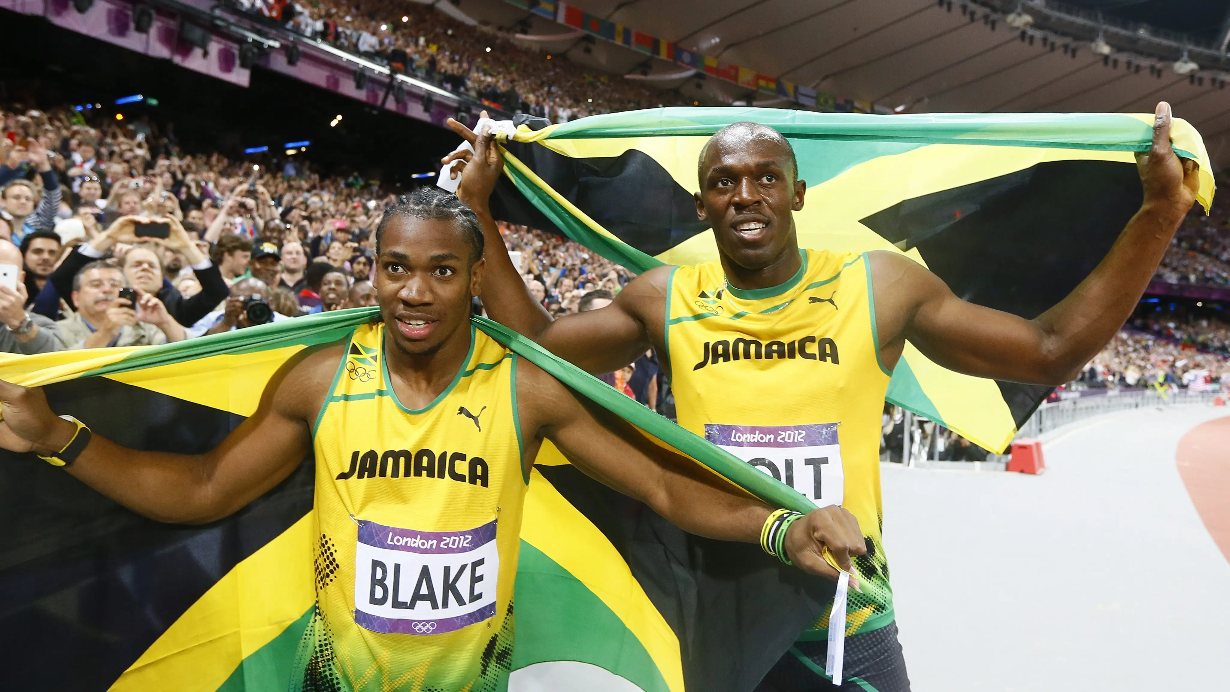 Usain Bolt y Yohan Blake, con la bandera de Jamaica Usain Bolt y Yohan Blake, con la bandera de Jamaica