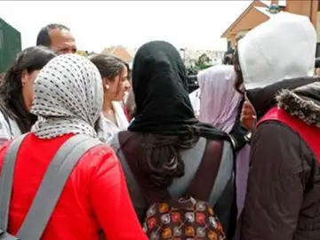 Varias mujeres vistiendo el velo islámico Varias mujeres vistiendo el velo islámico