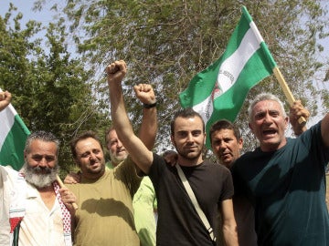 Juan Manuel Sánchez Gordillo junto a los detenidos