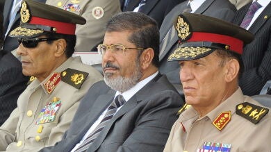 Mursi deroga el acta constitucional que blindaba sus poderes