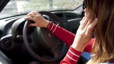 El uso del móvil al volante, una infracción al alza