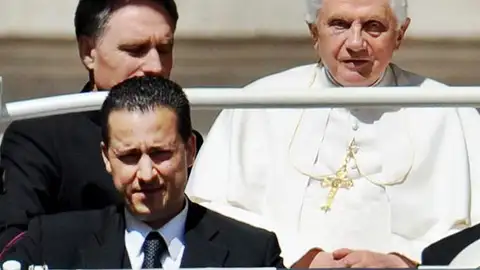 El exmayordomo Gabriele junto al Papa El exmayordomo Gabriele junto al Papa