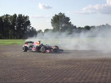 David Coulthard conduce su Red Bull por el túnel Lincoln