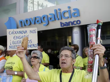 5.000 personas protestan contra las participaciones preferentes 5.000 personas protestan contra las participaciones preferentes