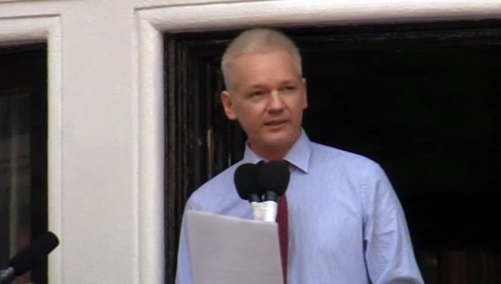 Julian Assange en la embajada de Ecuador