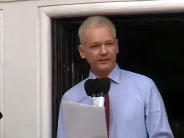 Julian Assange en la embajada de Ecuador Julian Assange en la embajada de Ecuador