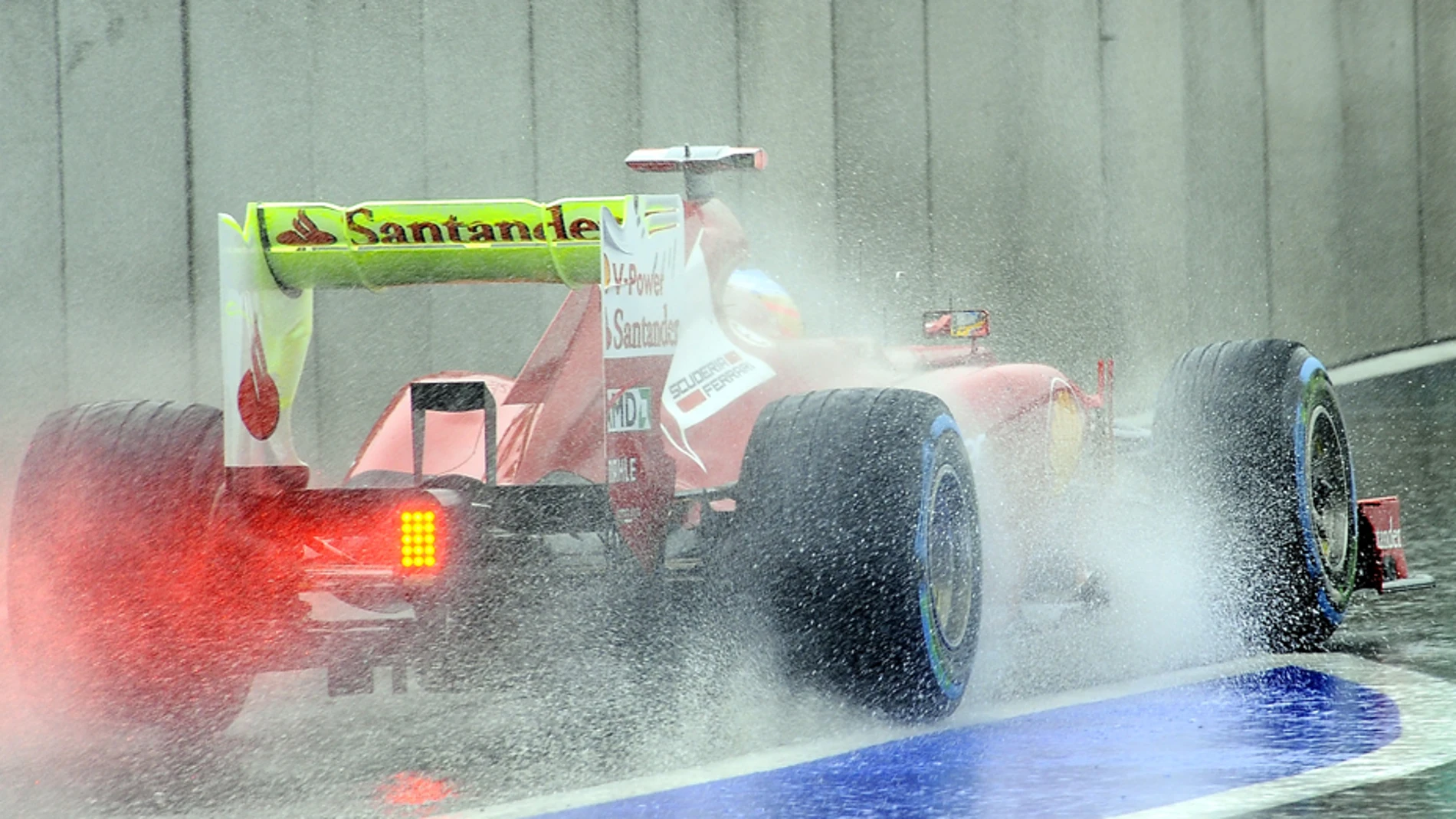 Fernando lucha con la lluvia