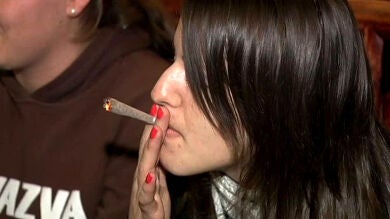 Descubren una hormona esteroidea que reduce la euforia que causa el consumo de marihuana