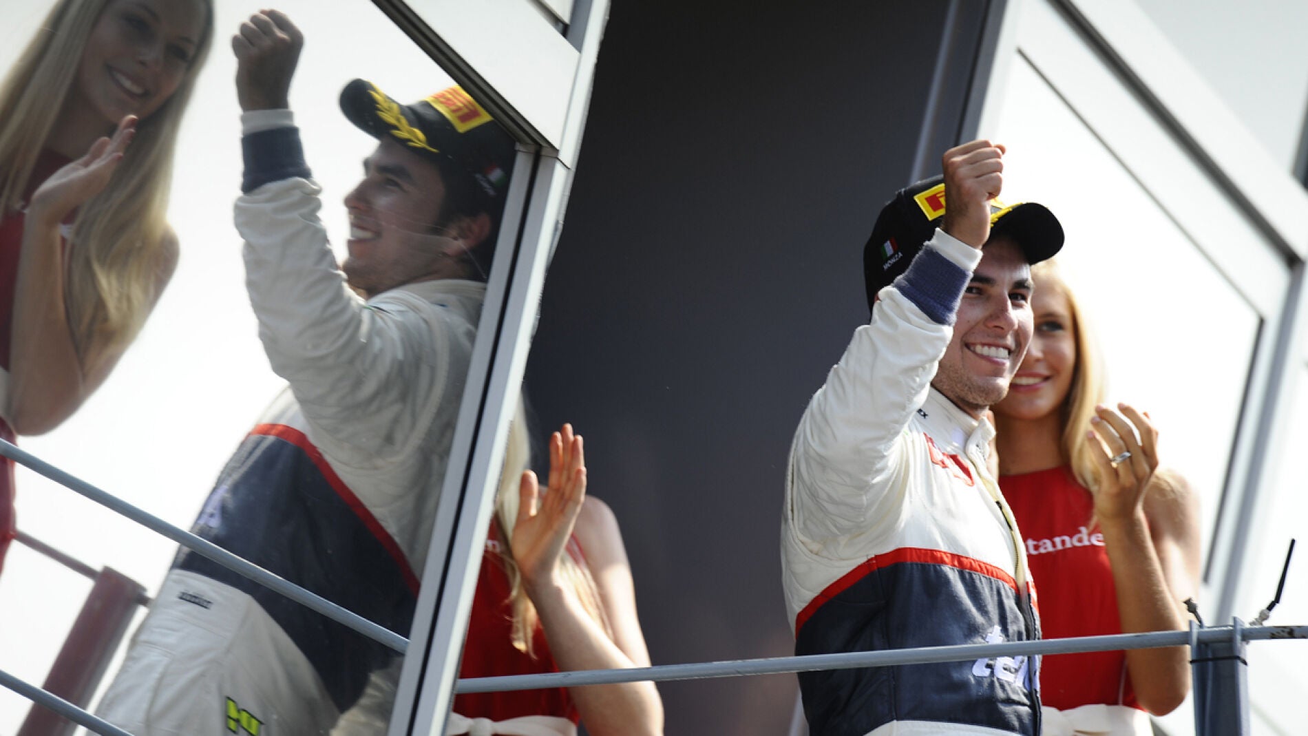 Sergio P&eacute;rez, en el podio de Monza