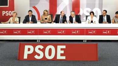 Rubalcaba delega en Valenciano y se volcará como líder de la oposición