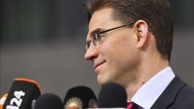 Los guardias de seguridad evitan el apuñalamiento del primer ministro finlandés