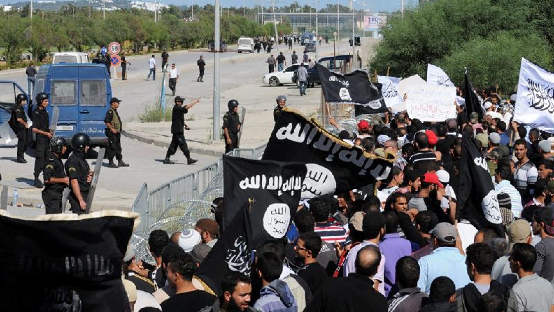 Manifestantes asaltan la embajada de EE.UU en T&uacute;nez