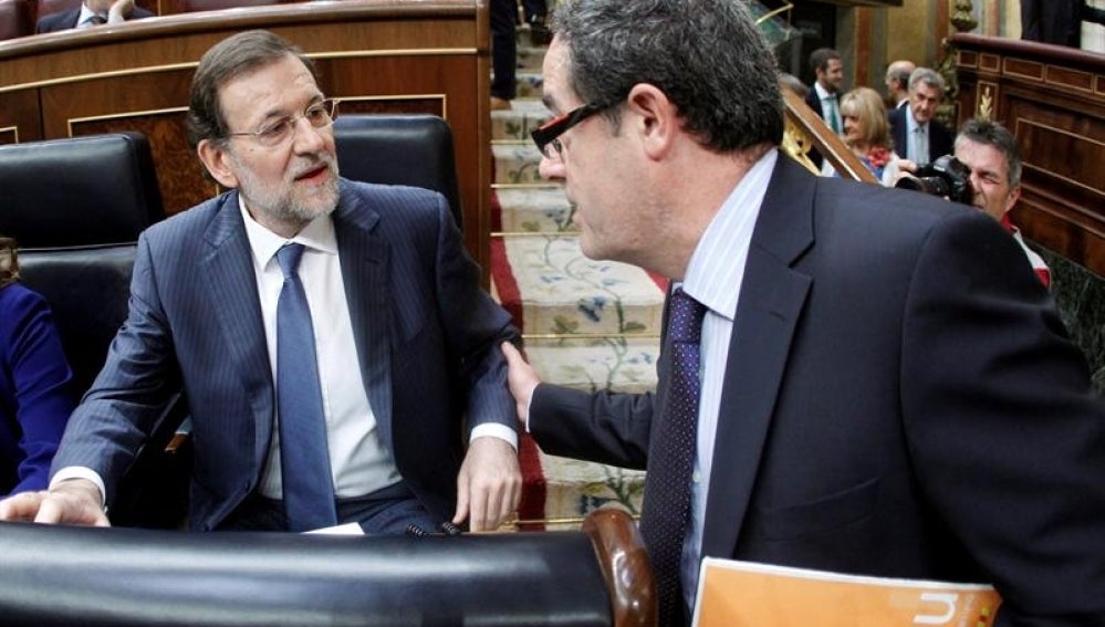 Rajoy conversa con el diputado de CIU Pere Macias