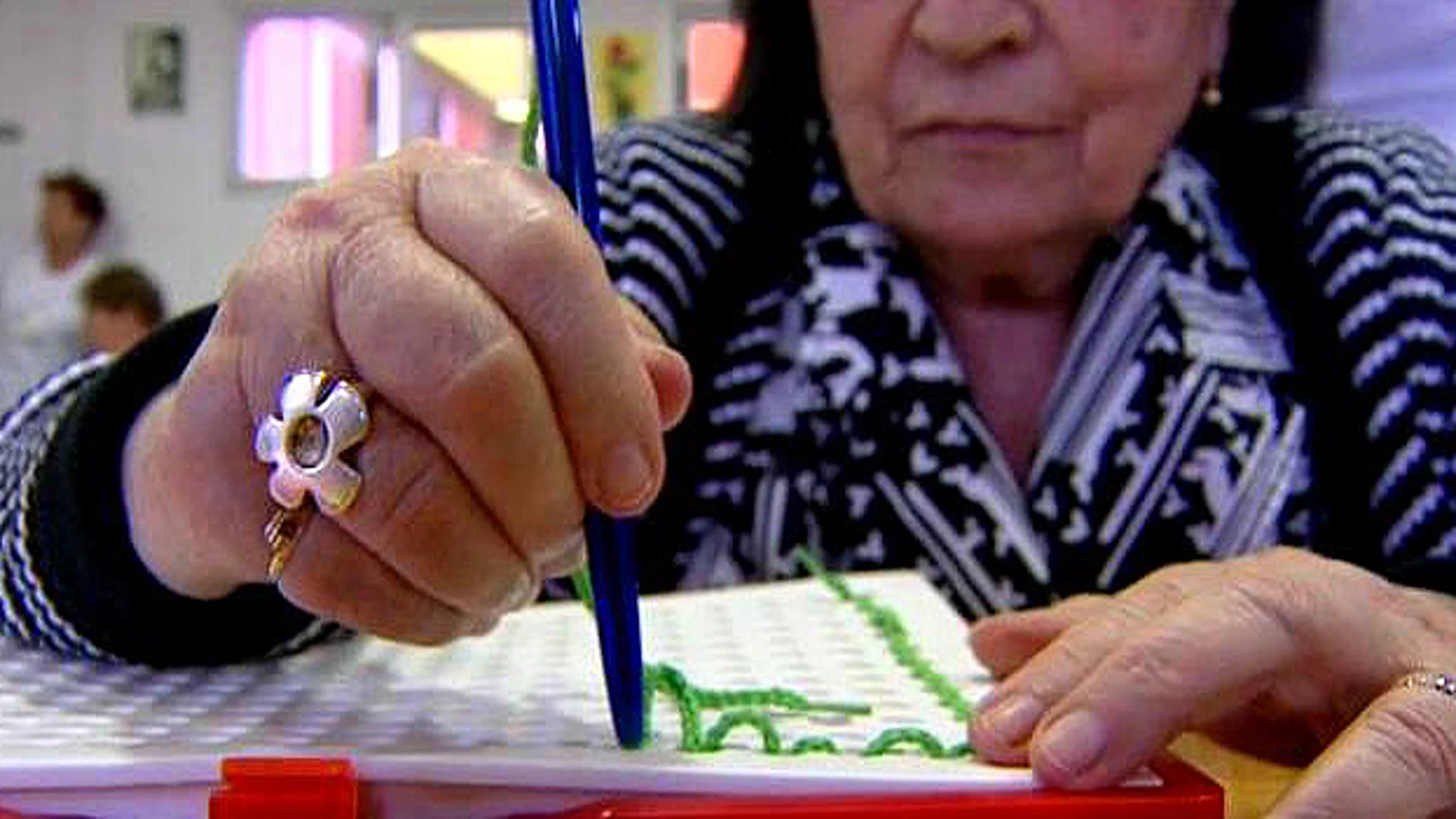 Aprendiendo a vivir con Alzheimer (Archivo) Aprendiendo a vivir con Alzheimer (Archivo)